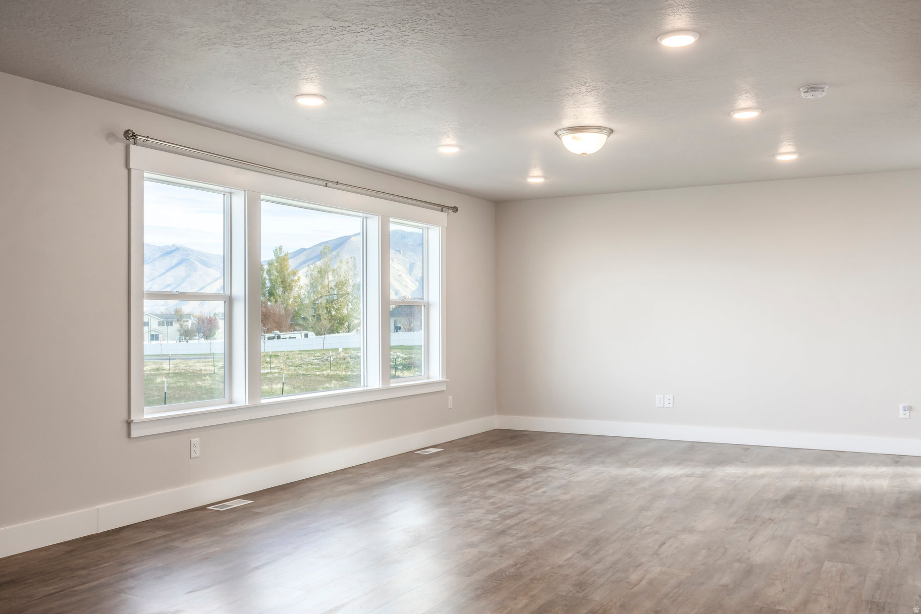 LEXINGTON GREENS - Residential