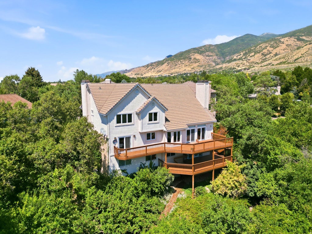 Photo of 923 W WILSHIRE CT, Farmington, UT 84025 (MLS # 2175484)