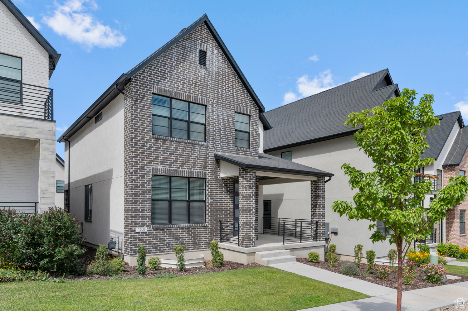 HOLBROOK SCANDIA 3224R - Residential