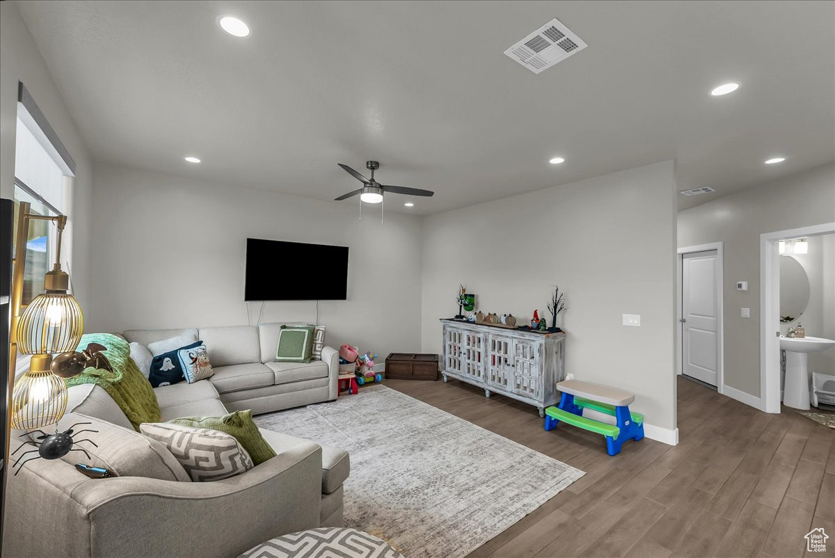 HURRICANE HEIGHTS TOWNHOMES 4 - Residential
