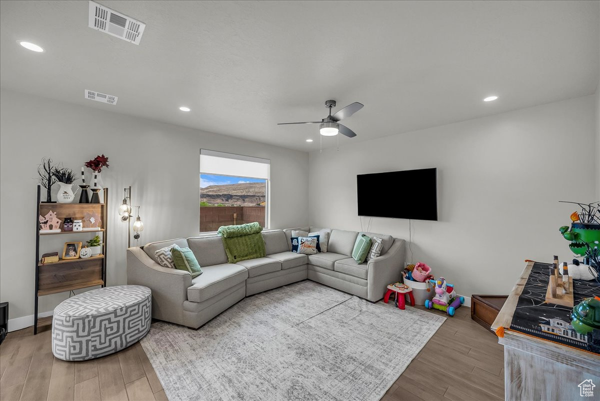 HURRICANE HEIGHTS TOWNHOMES 4 - Residential