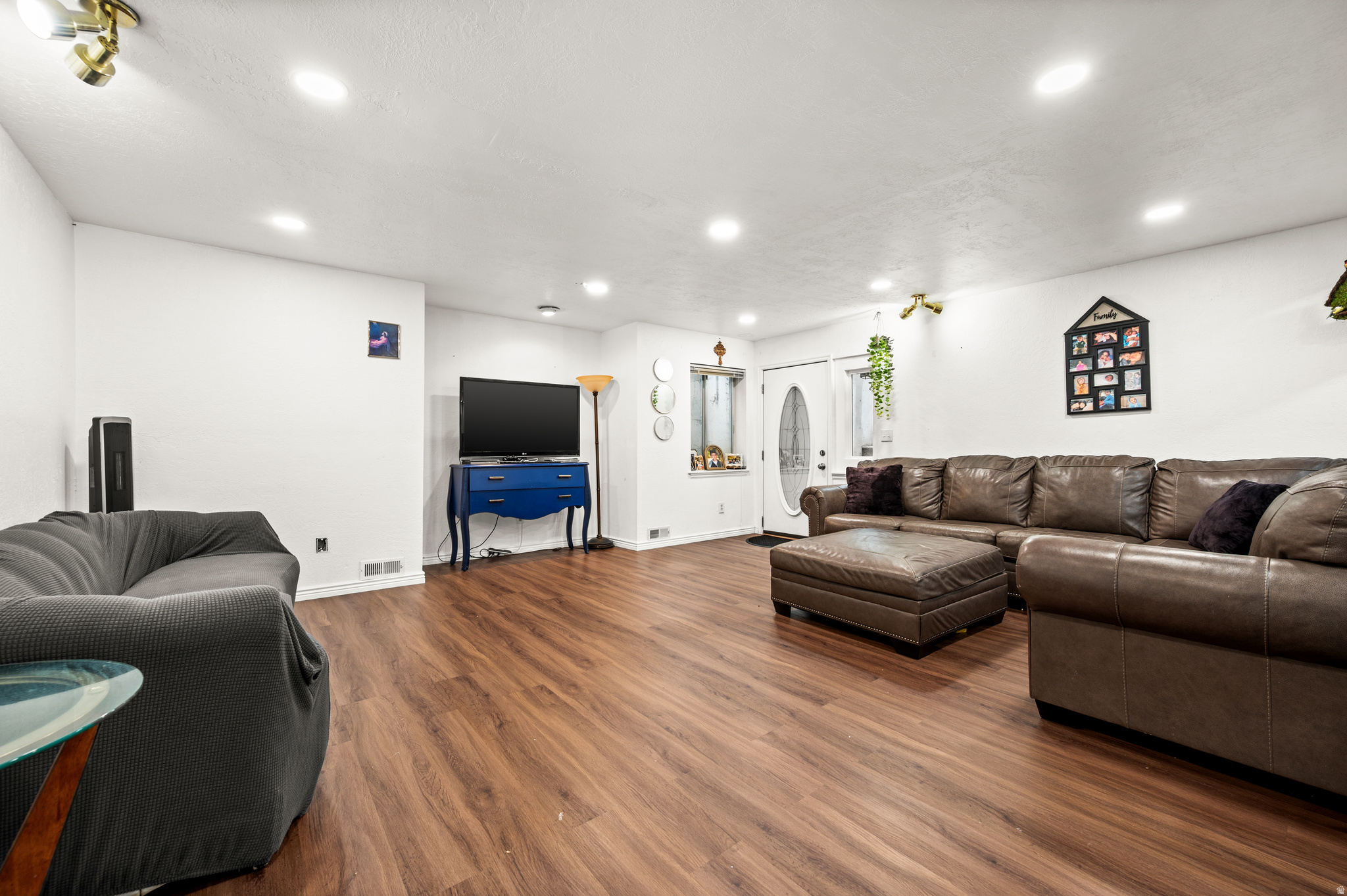 RAINBOW POINTE - Residential