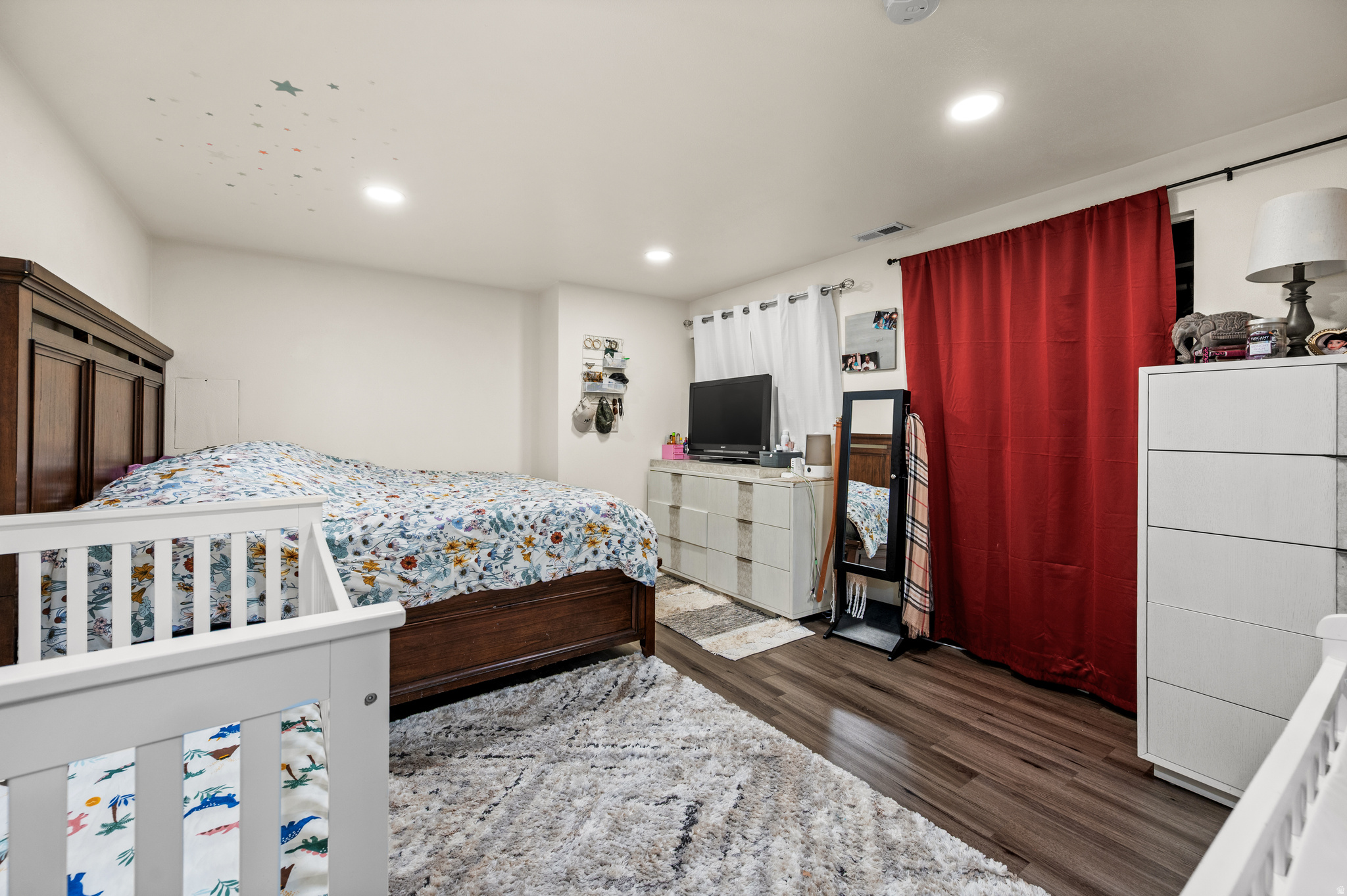 RAINBOW POINTE - Residential