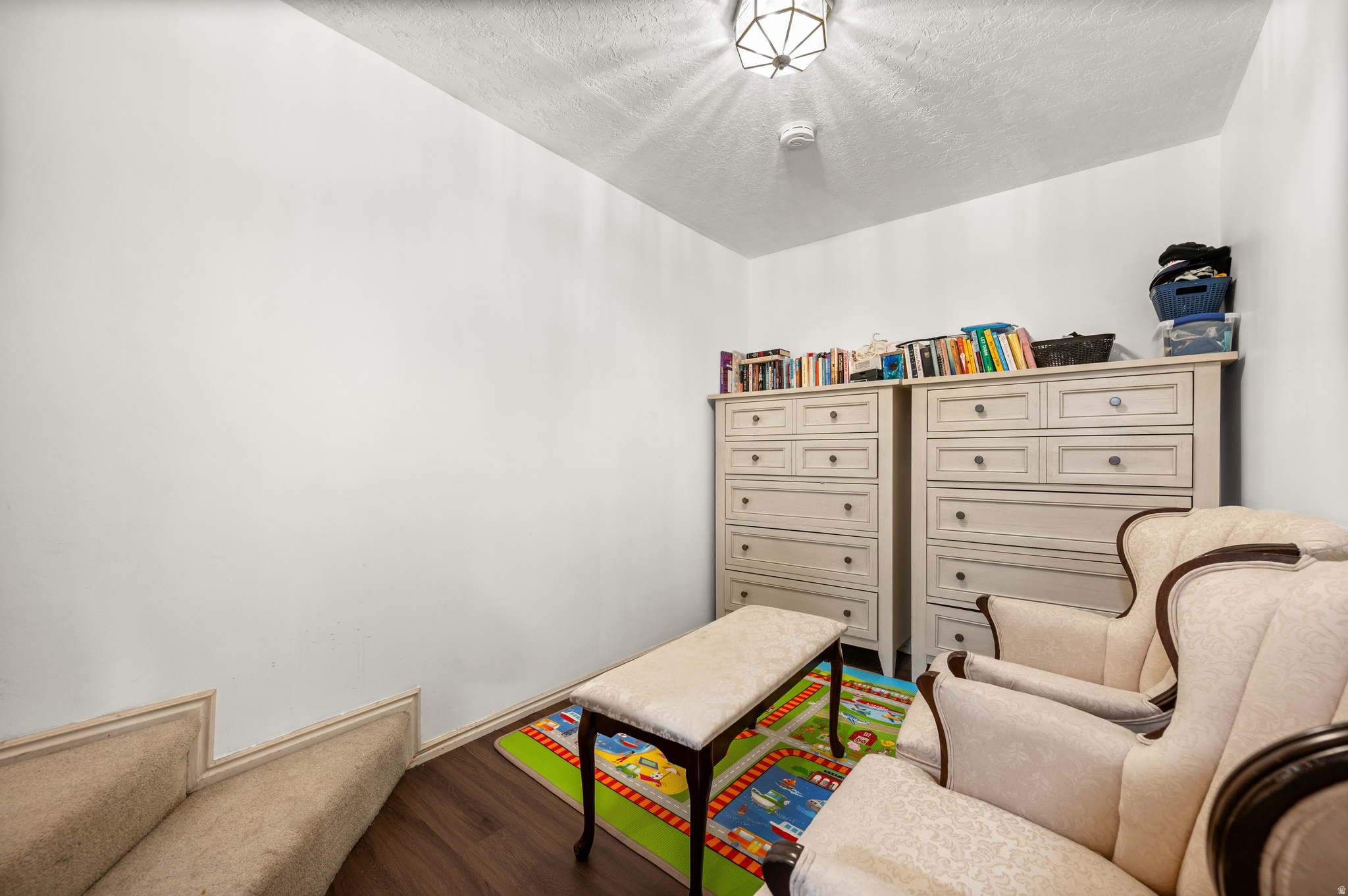 RAINBOW POINTE - Residential