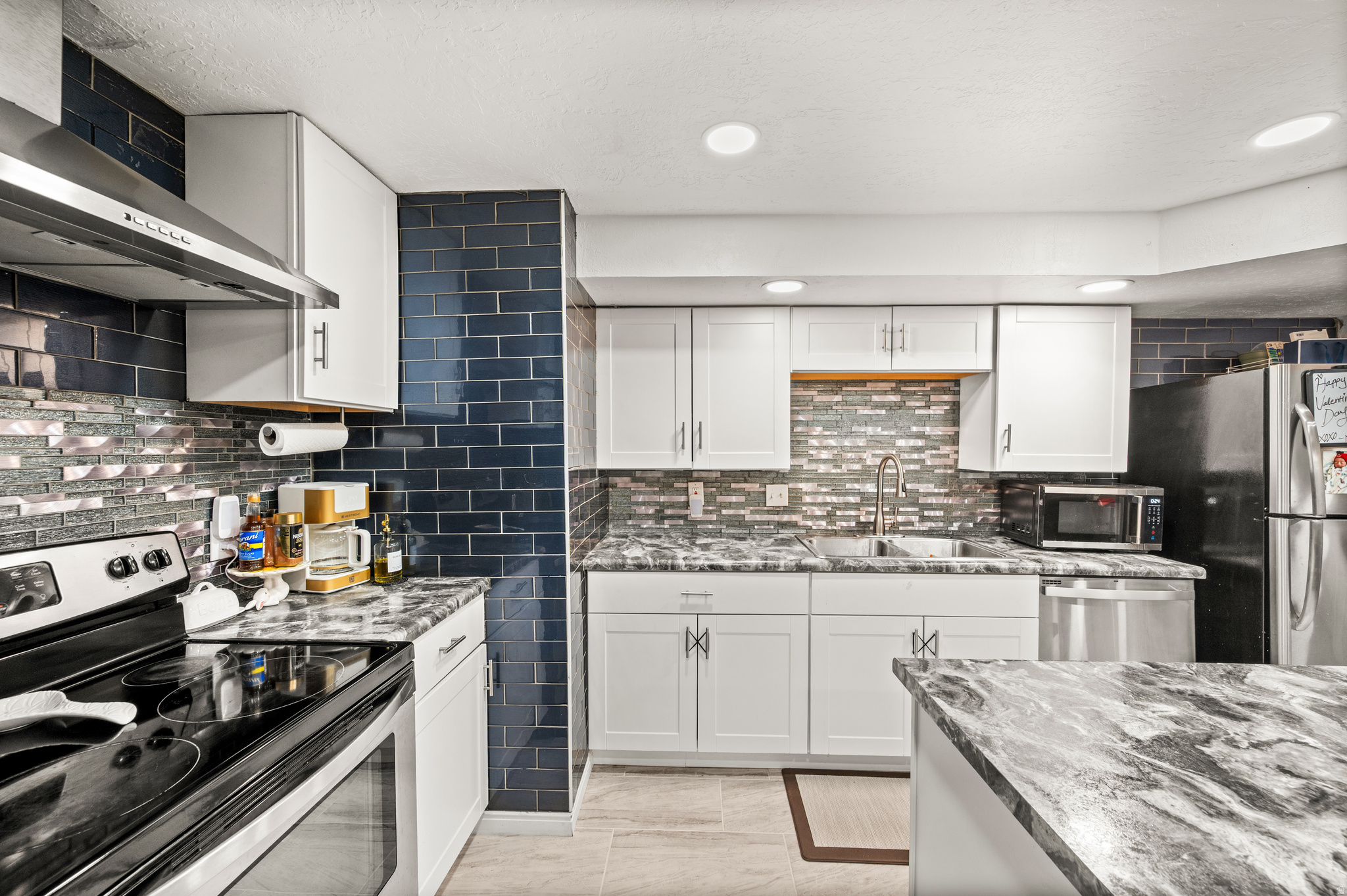 RAINBOW POINTE - Residential