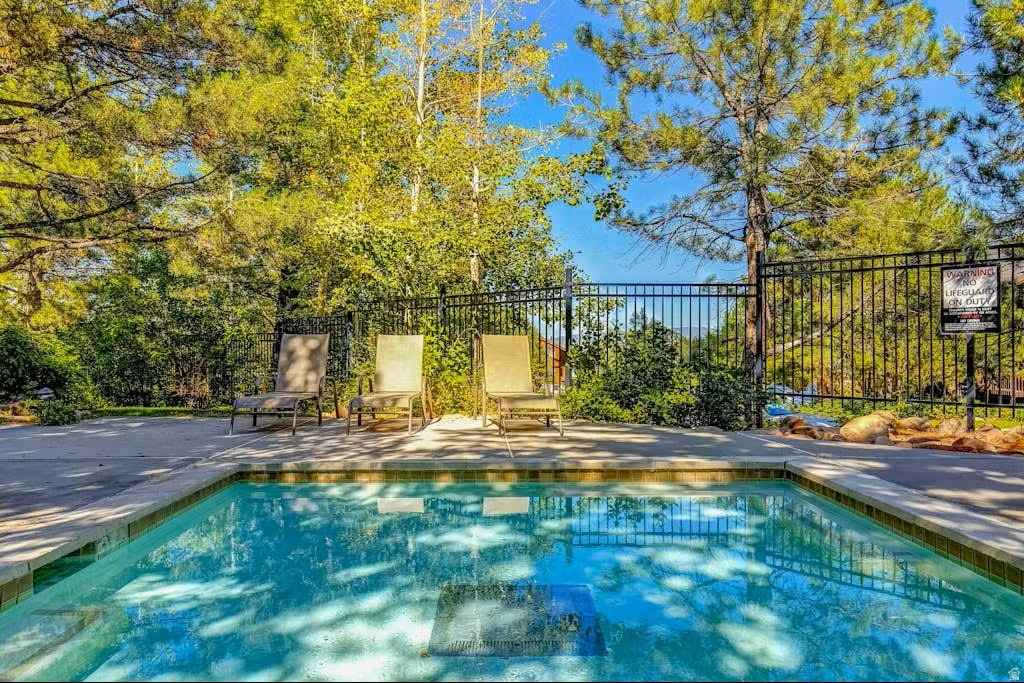 RED PINE CHALETS CONDO - Residential