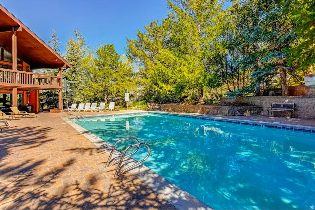 RED PINE CHALETS CONDO - Residential