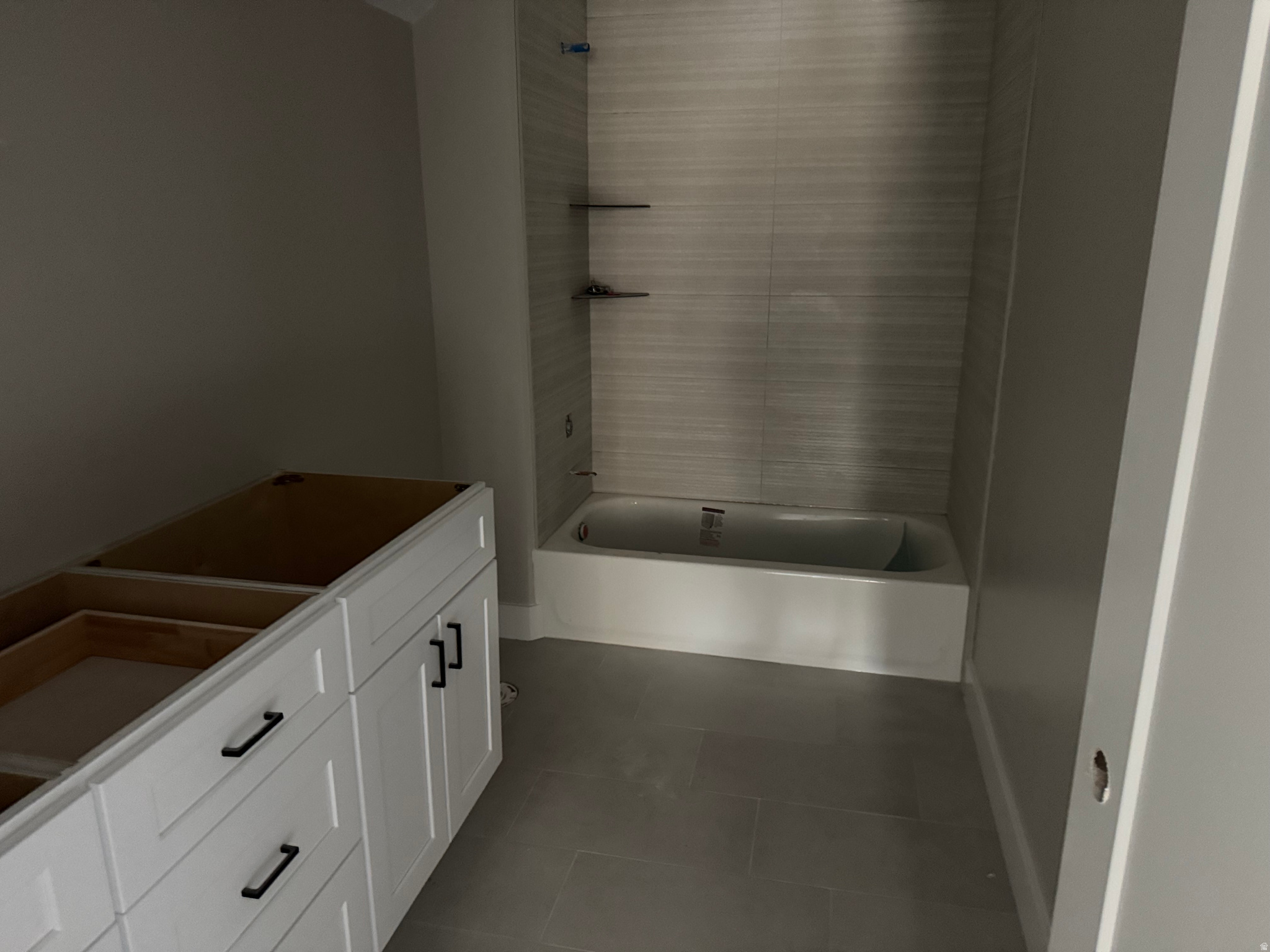 DISTANT SERENADE - Residential