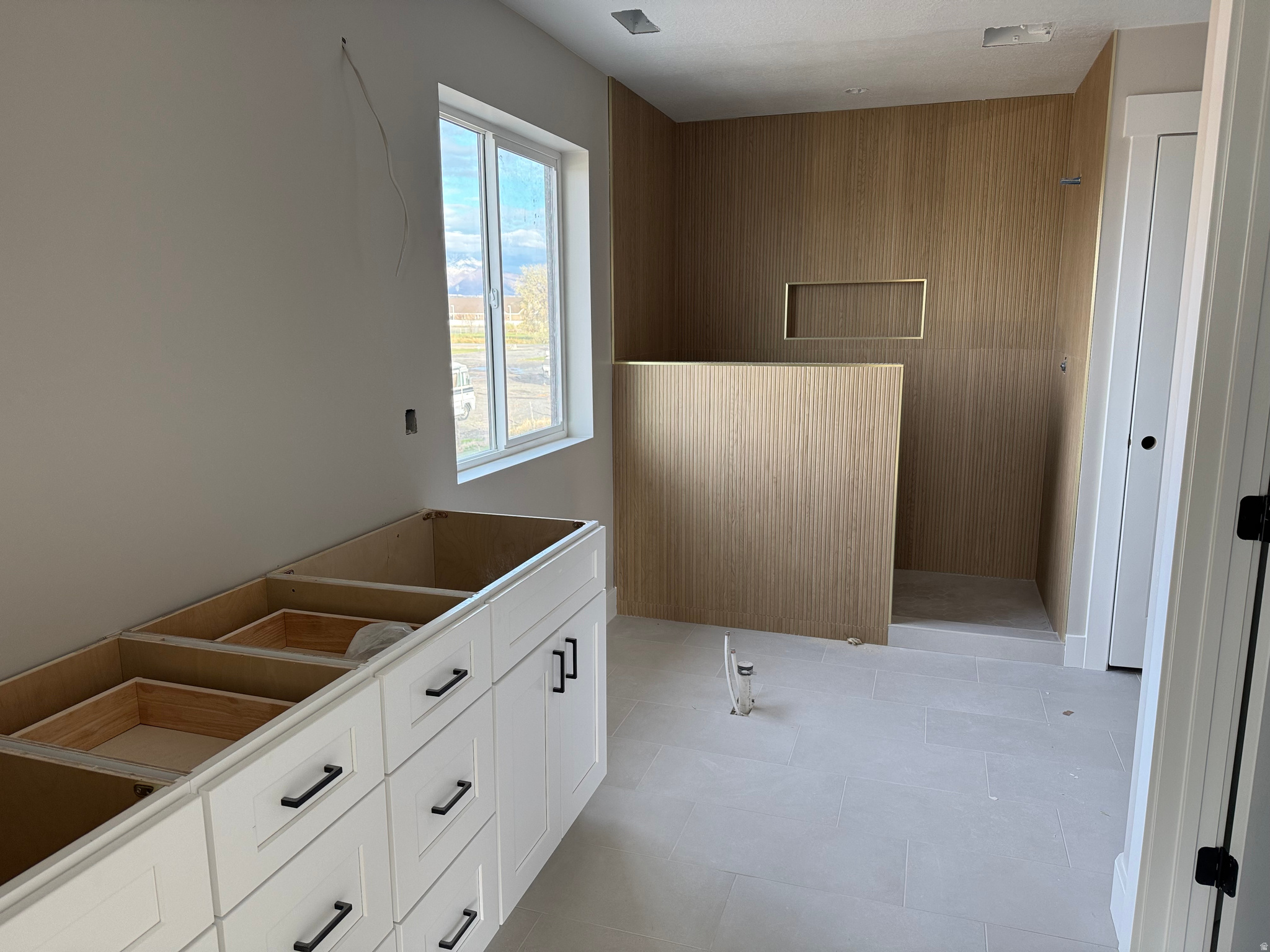 DISTANT SERENADE - Residential