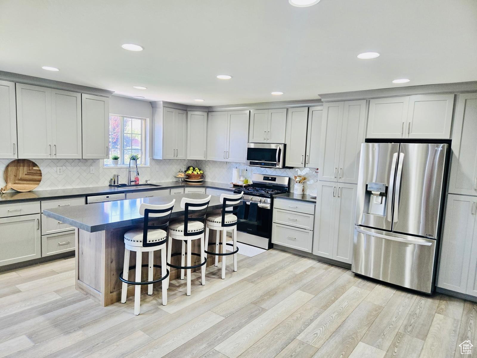 COUNTRY COVE - Residential