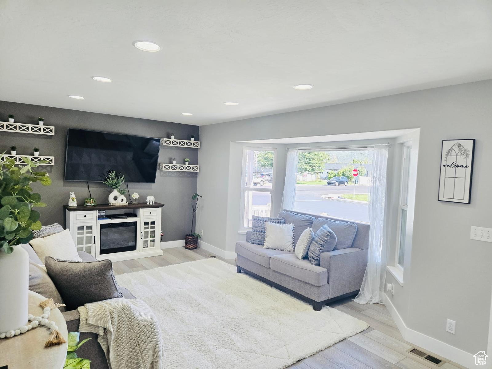 COUNTRY COVE - Residential