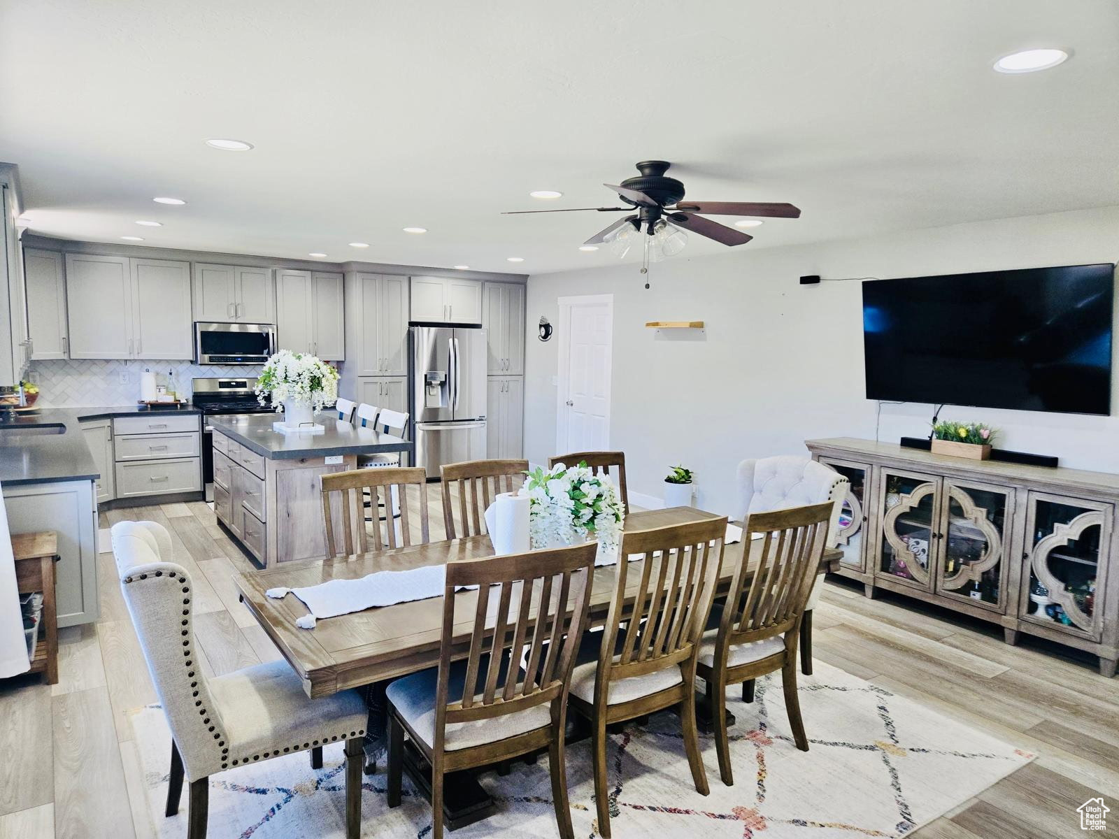 COUNTRY COVE - Residential