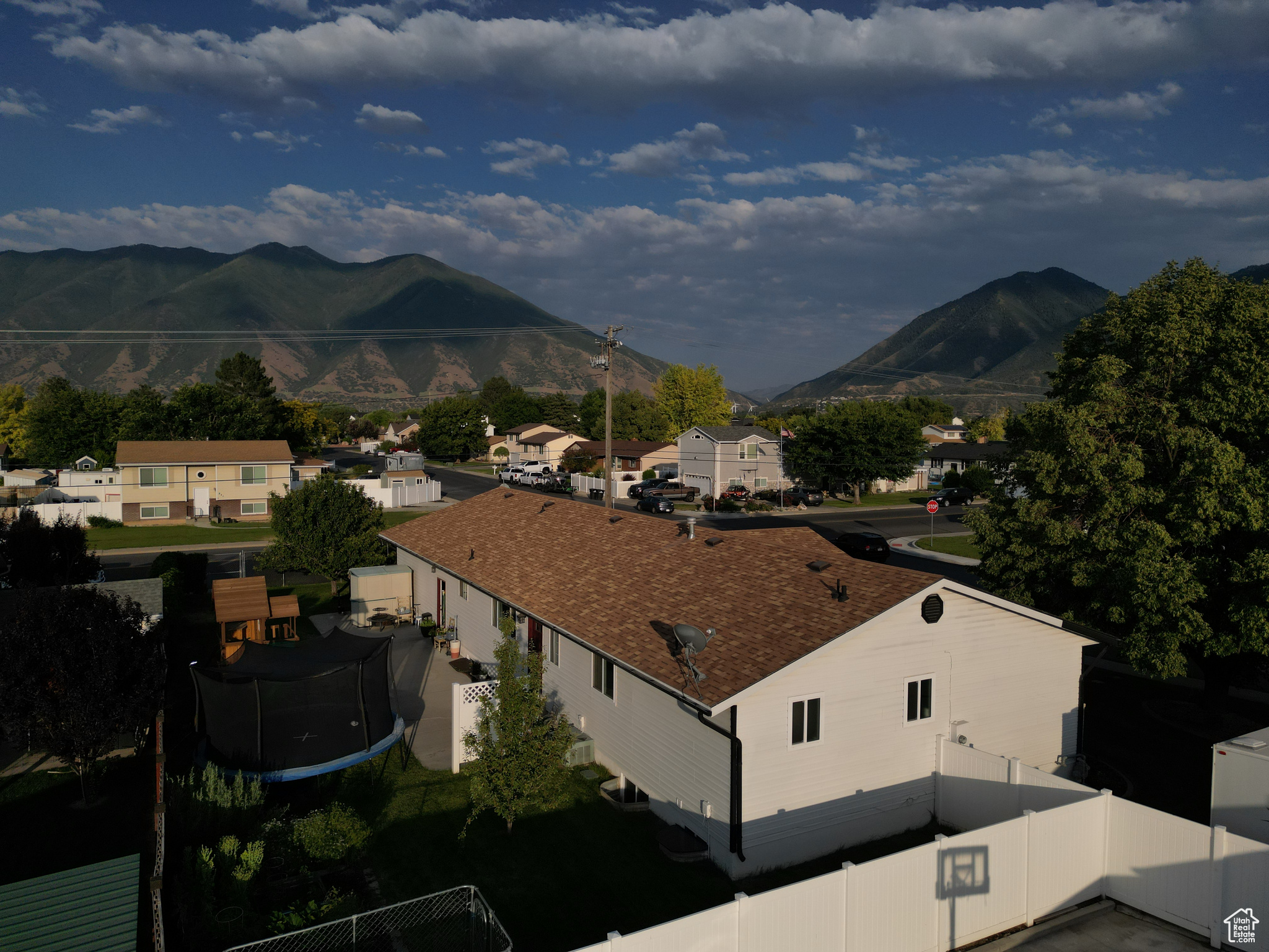 COUNTRY COVE - Residential