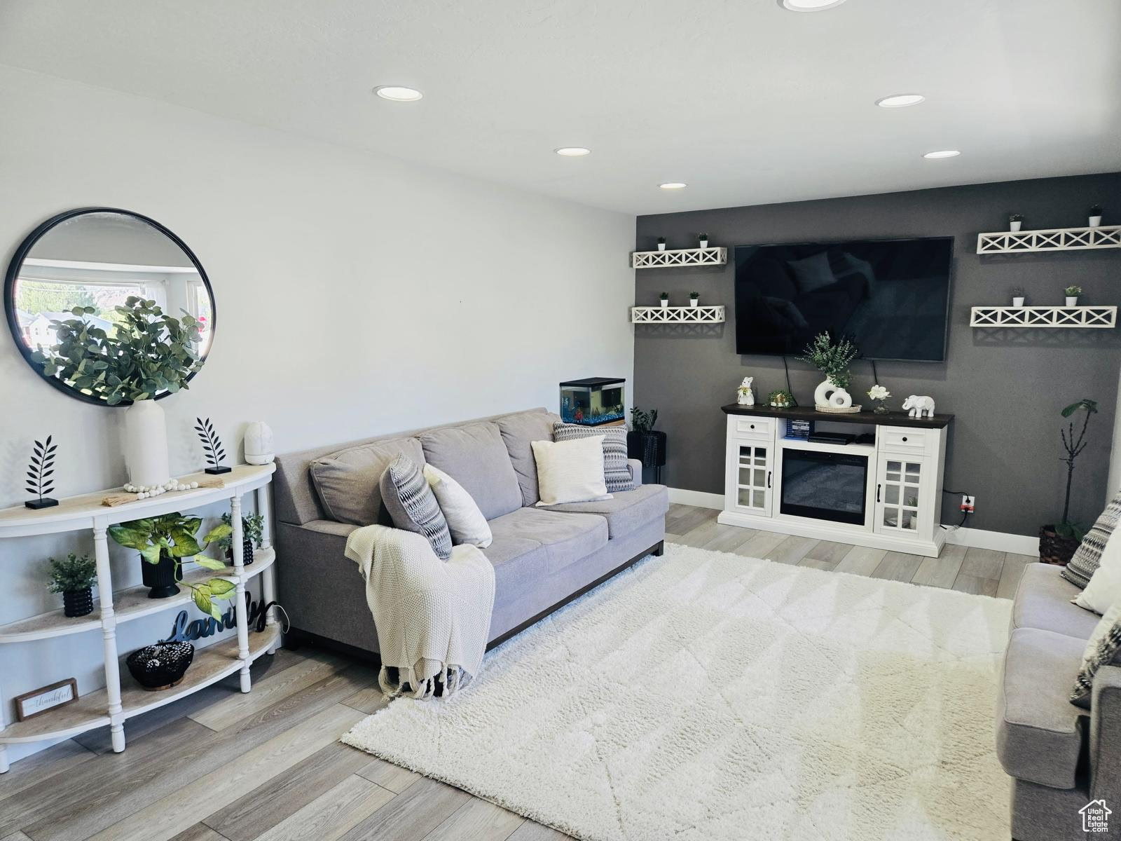 COUNTRY COVE - Residential