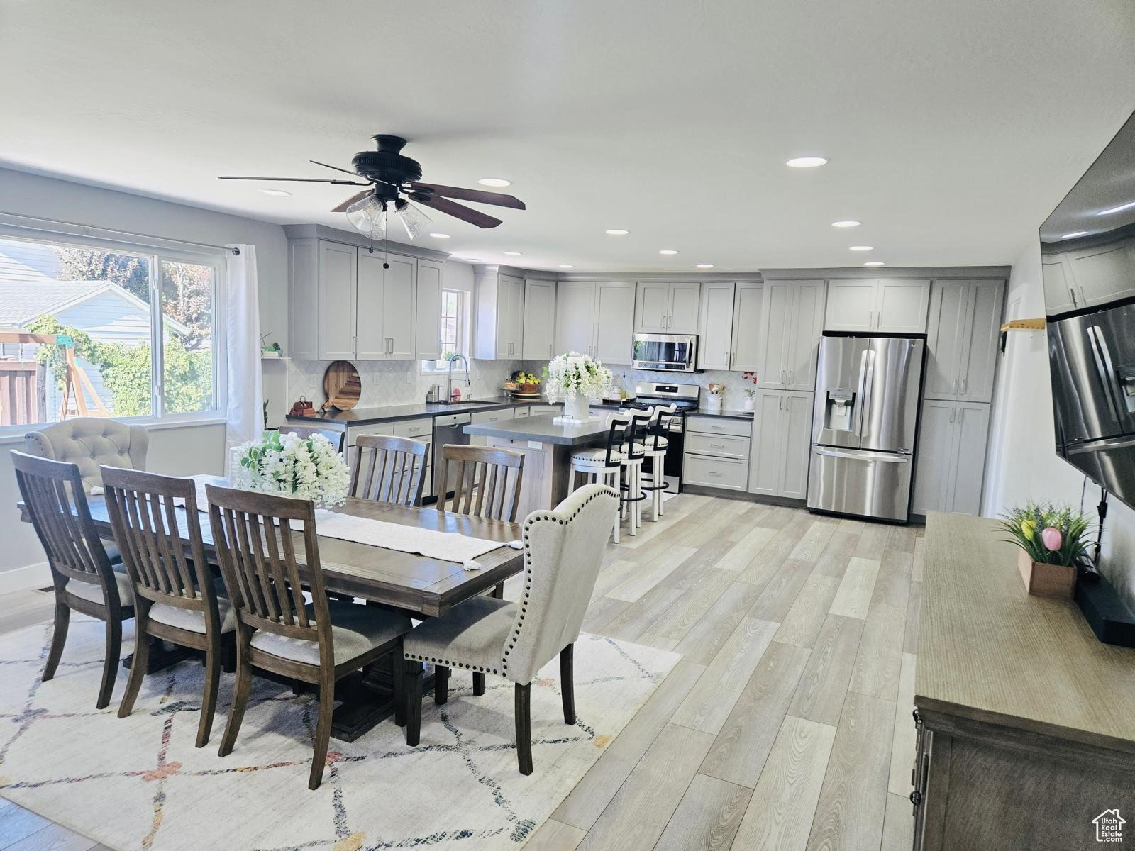 COUNTRY COVE - Residential