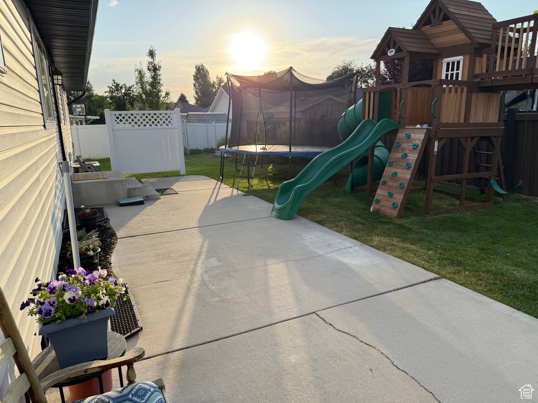 COUNTRY COVE - Residential