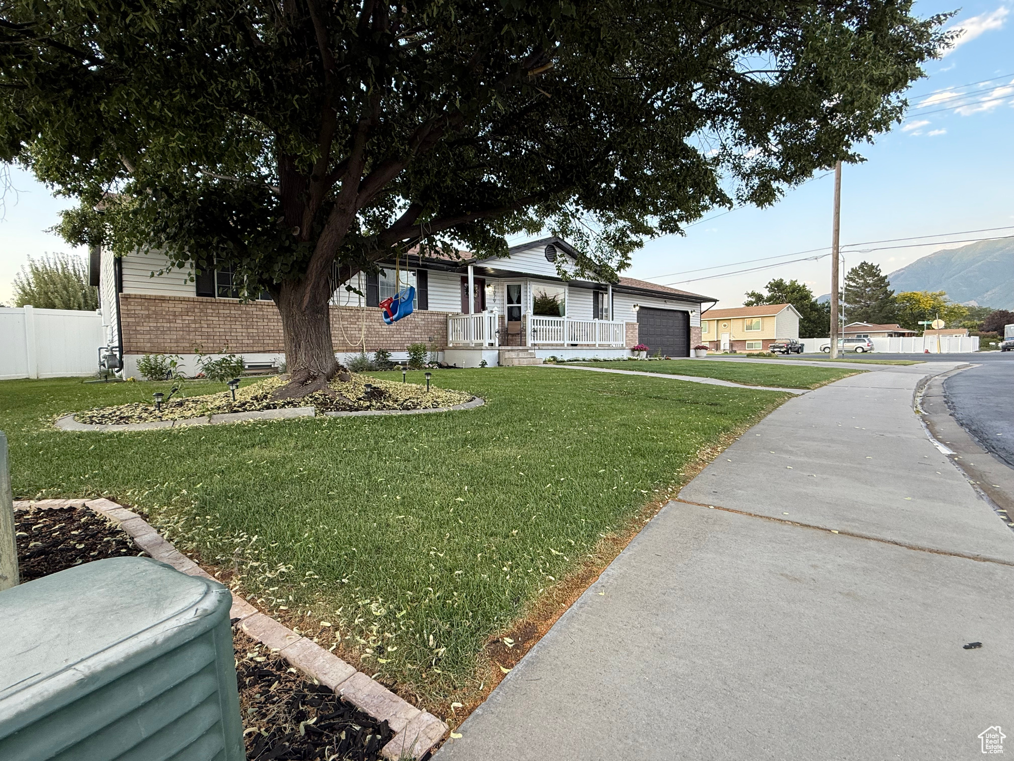 COUNTRY COVE - Residential