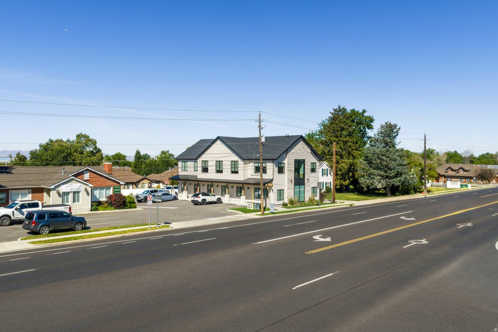 Photo of 202 S MAIN ST, Kaysville, UT 84037 (MLS # 2159556)
