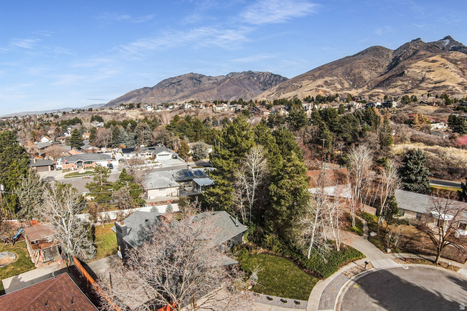 ALTA HILLS - Residential