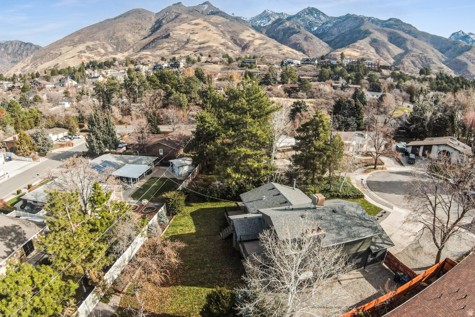 ALTA HILLS - Residential