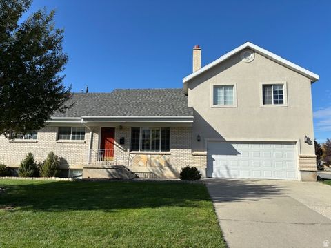 Photo of 6818 S LUNA WAY Way E, Cottonwood Heights, UT 84121 (MLS # 2121091)
