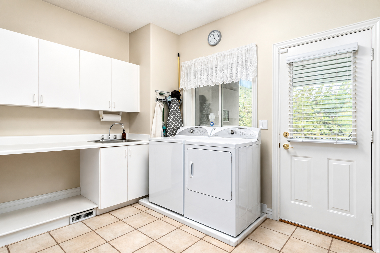 MOUNTAIN RIDGE ESTATES - Residential