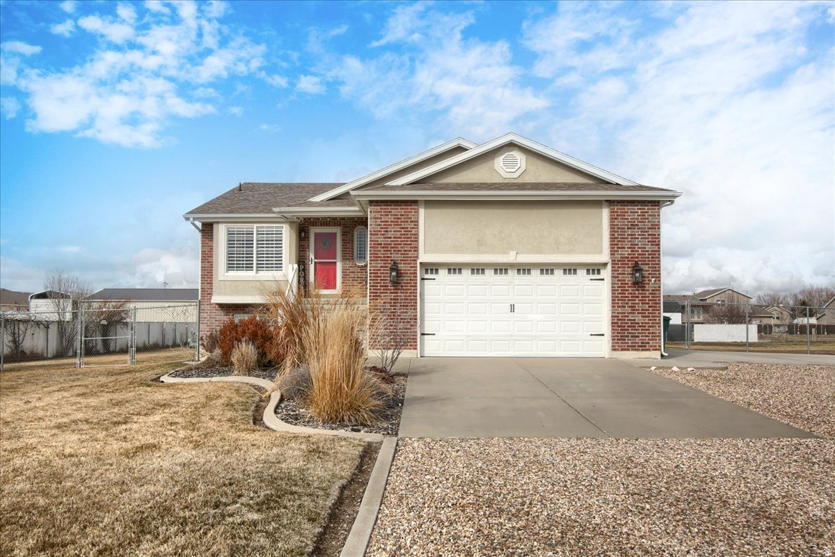 MAYFIELD ESTATES - Residential