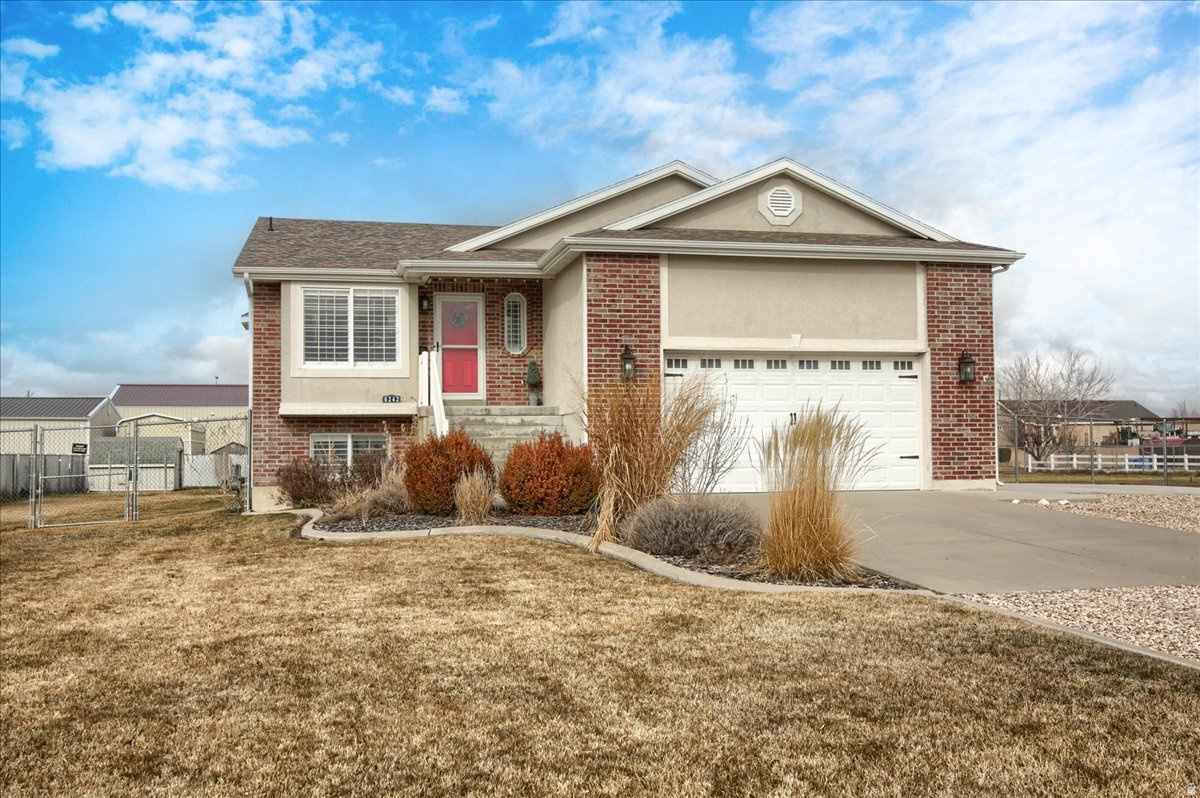 MAYFIELD ESTATES - Residential