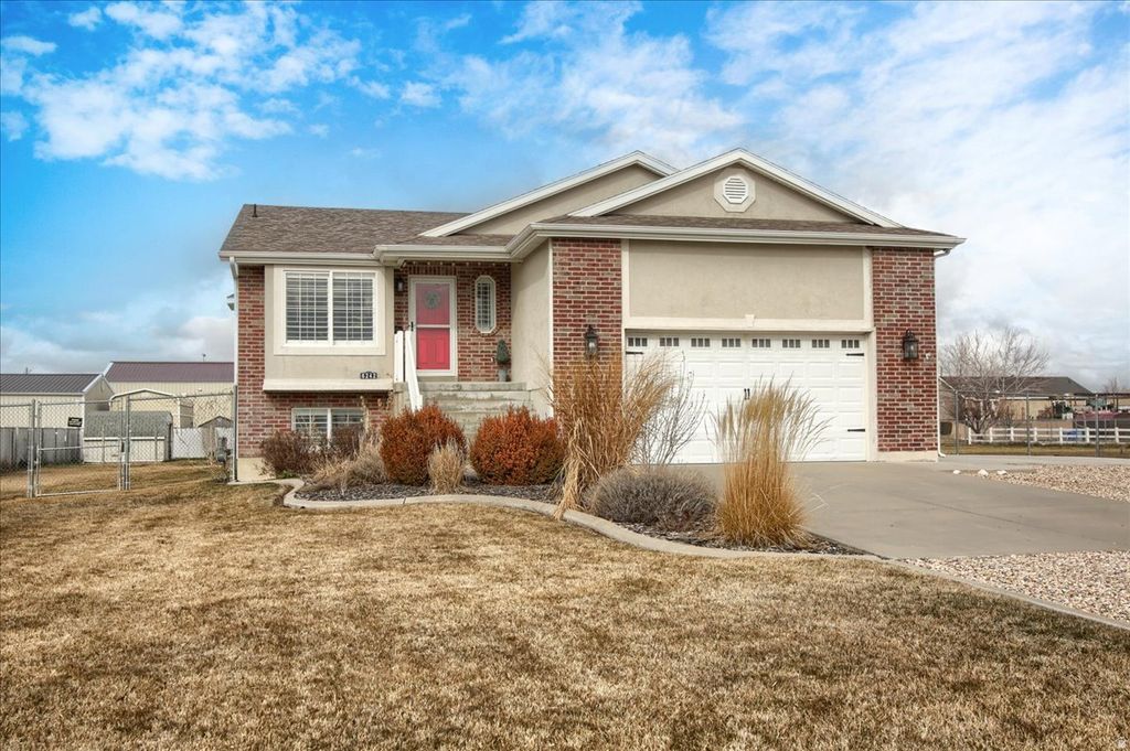 Photo of 6242 W 5950 S, Hooper, UT 84315 (MLS # 2137287)