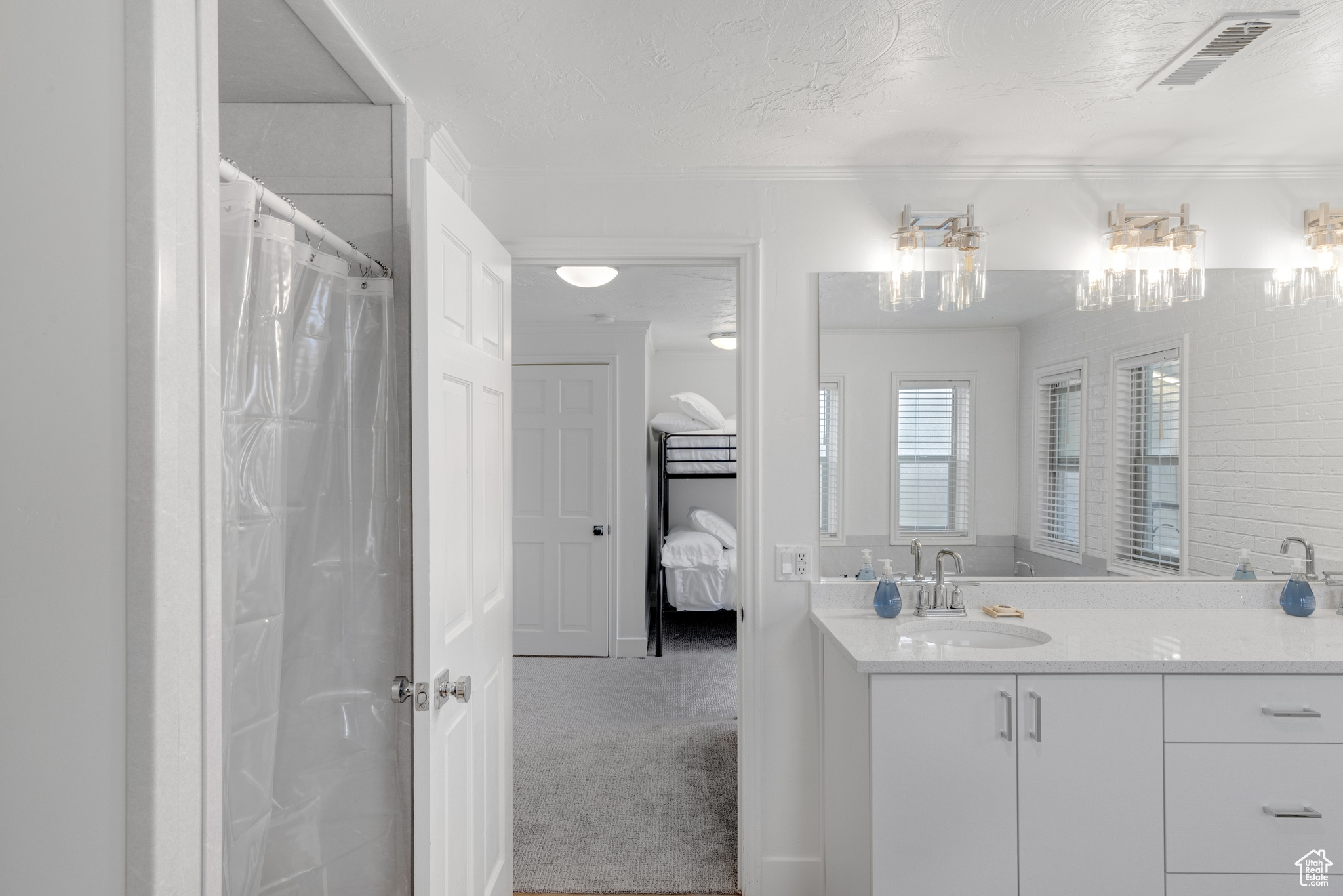 199 N 300, Garden City, Utah image 32