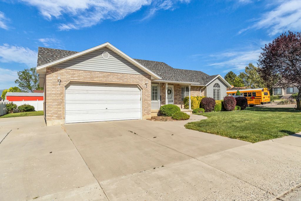 Photo of 1433 N 1250 E, Lehi, UT 84043 (MLS # 2157662)