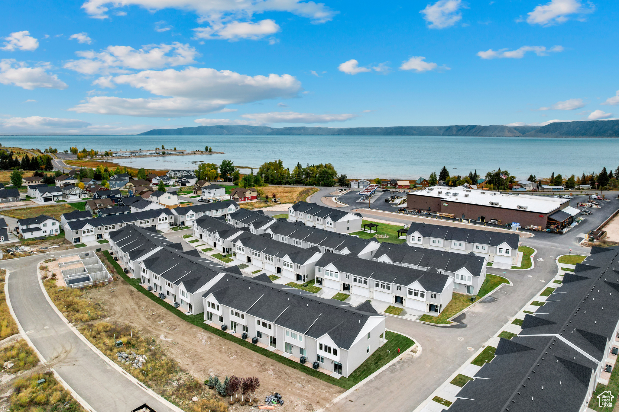 PARADISE PARKWAY - Residential