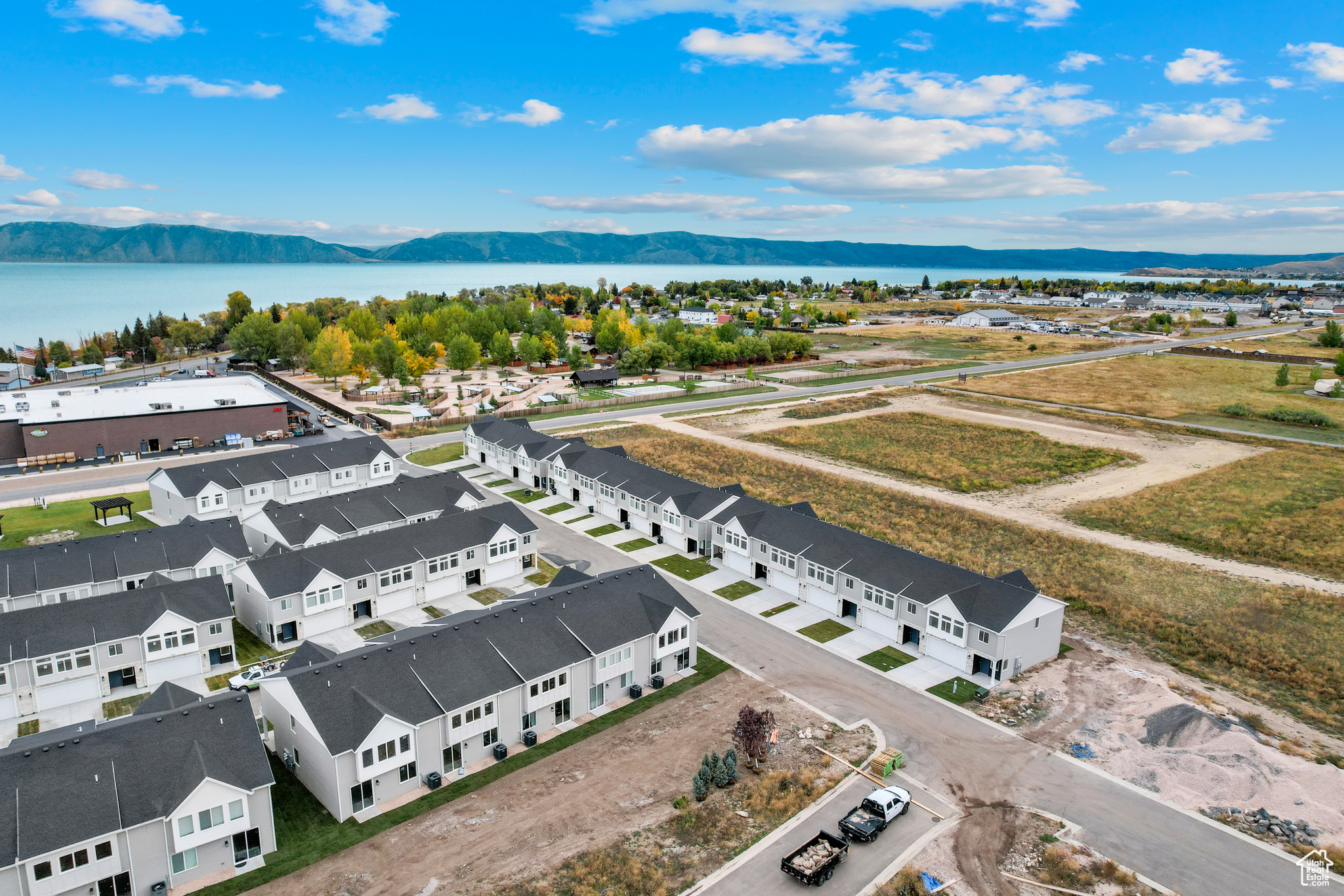 PARADISE PARKWAY - Residential