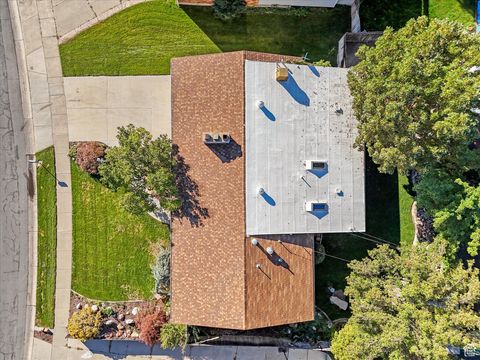 Tiny photo for 7138 S CHRIS LN E, Cottonwood Heights, UT 84121 (MLS # 2117789)