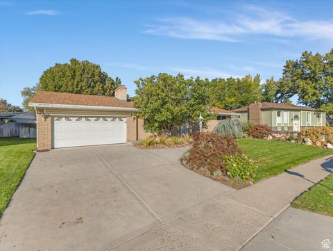 Tiny photo for 7138 S CHRIS LN E, Cottonwood Heights, UT 84121 (MLS # 2117789)