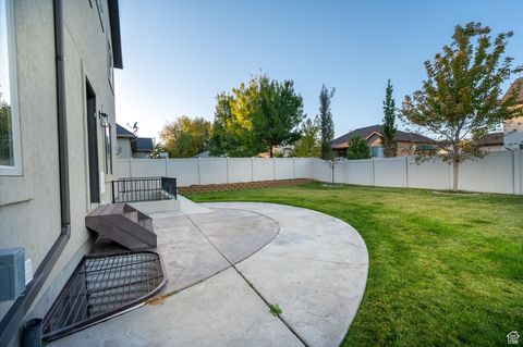 Tiny photo for 624 W ASPEN HILLS BLVD, Saratoga Springs, UT 84045 (MLS # 2116497)