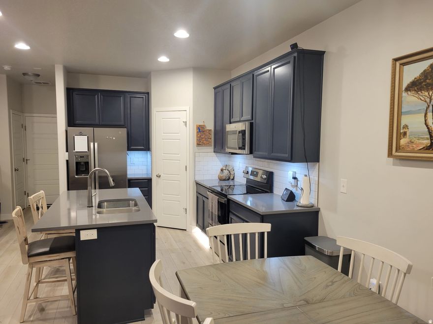 Can't beat this price. This is THE price for the short sale. Appraisal came in at 390, Call for short sale needs before formulating your offer please.