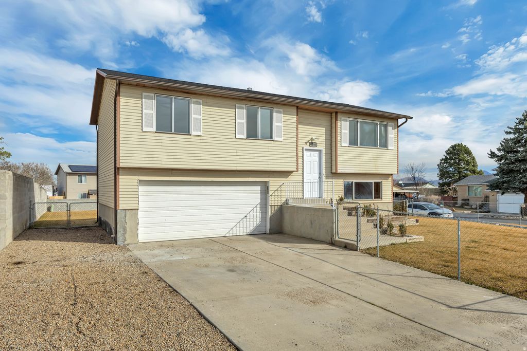 Photo of 4898 W SALLYBROOKE WAY, West Jordan, UT 84081 (MLS # 2141024)