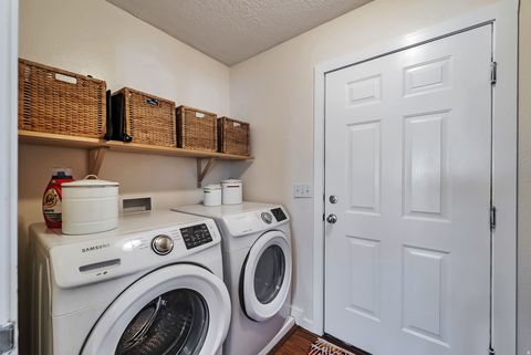 Tiny photo for 953 S 600 E, Payson, UT 84651 (MLS # 2123819)