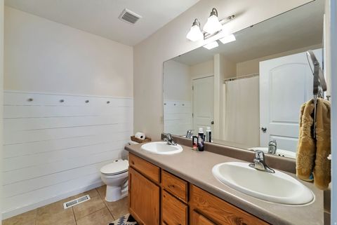 Tiny photo for 953 S 600 E, Payson, UT 84651 (MLS # 2123819)