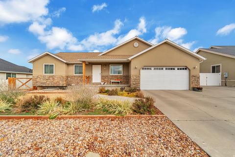 Tiny photo for 953 S 600 E, Payson, UT 84651 (MLS # 2123819)