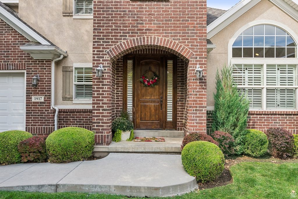 Photo of 1917 E HOLLADAY VIEW PL S, Salt Lake City, UT 84117 (MLS # 2110510)