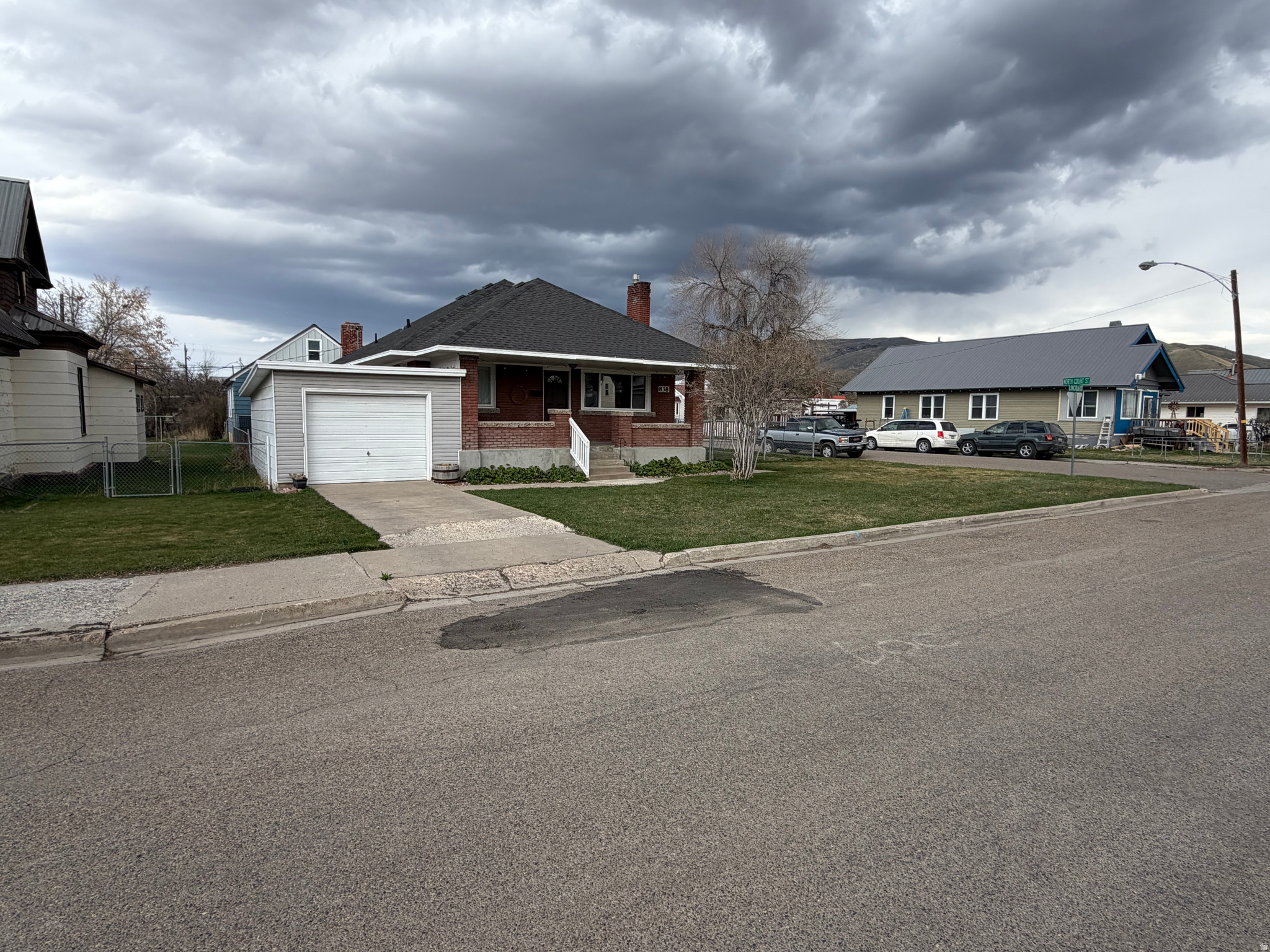 Main image without alt text