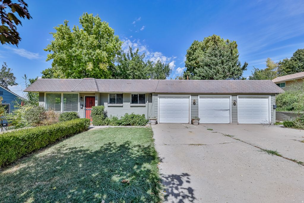 Photo of 1219 E KENSINGTON AVE S, Salt Lake City, UT 84105 (MLS # 2153337)