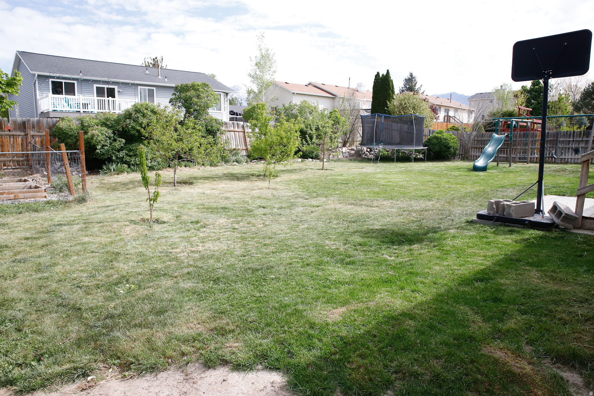 COUNTRY MANOR - Residential