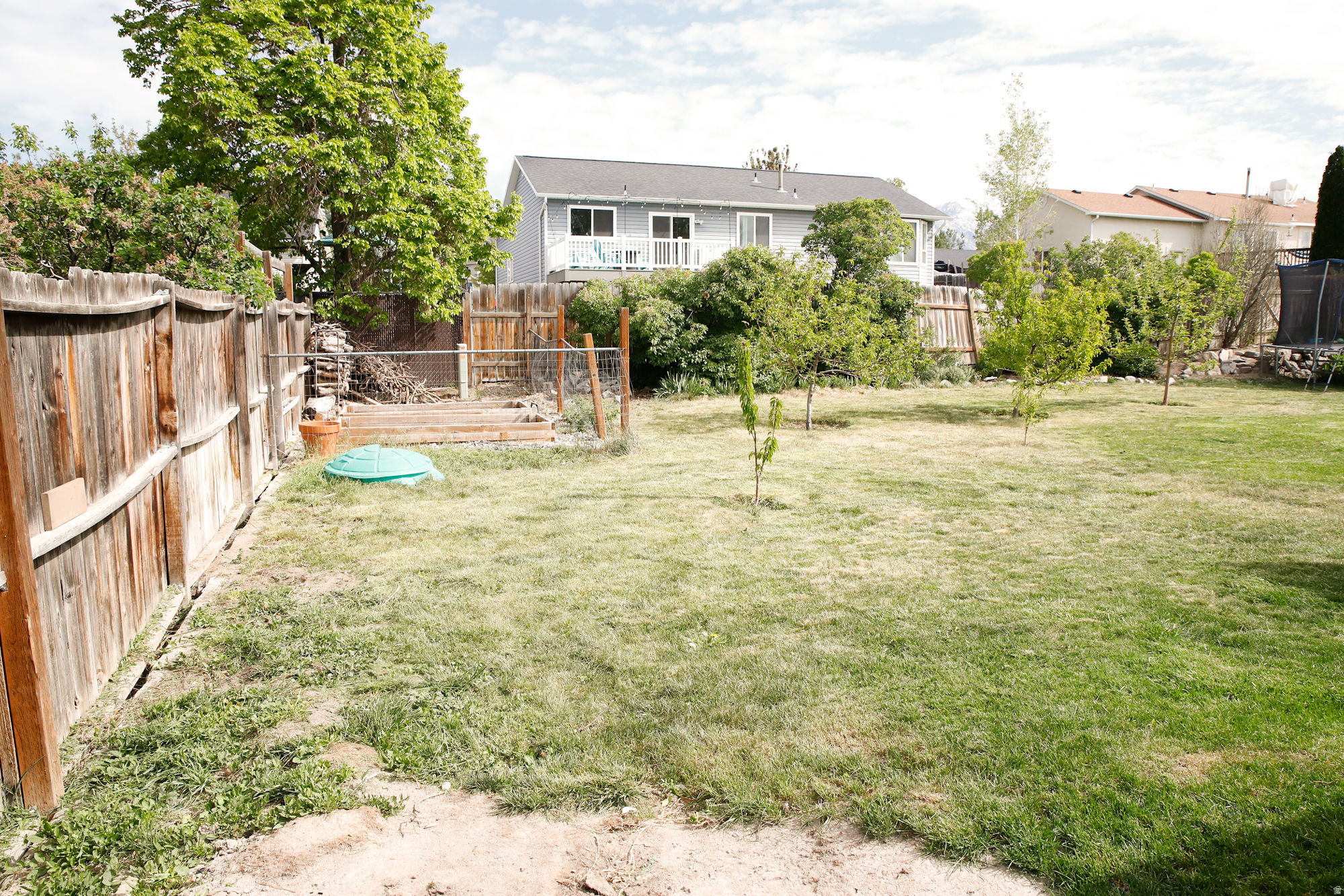 COUNTRY MANOR - Residential