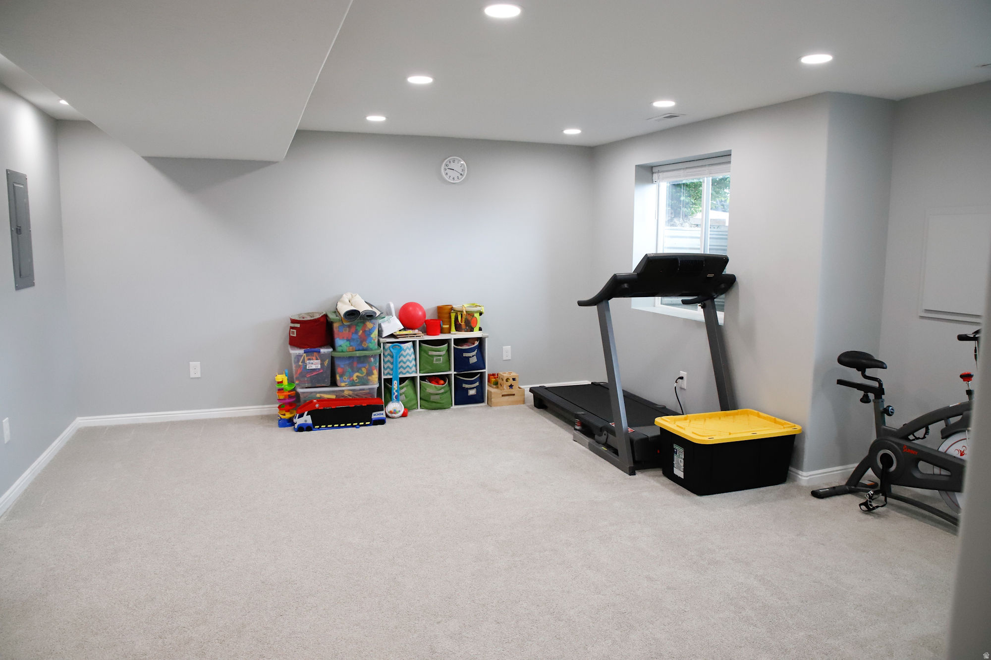 COUNTRY MANOR - Residential