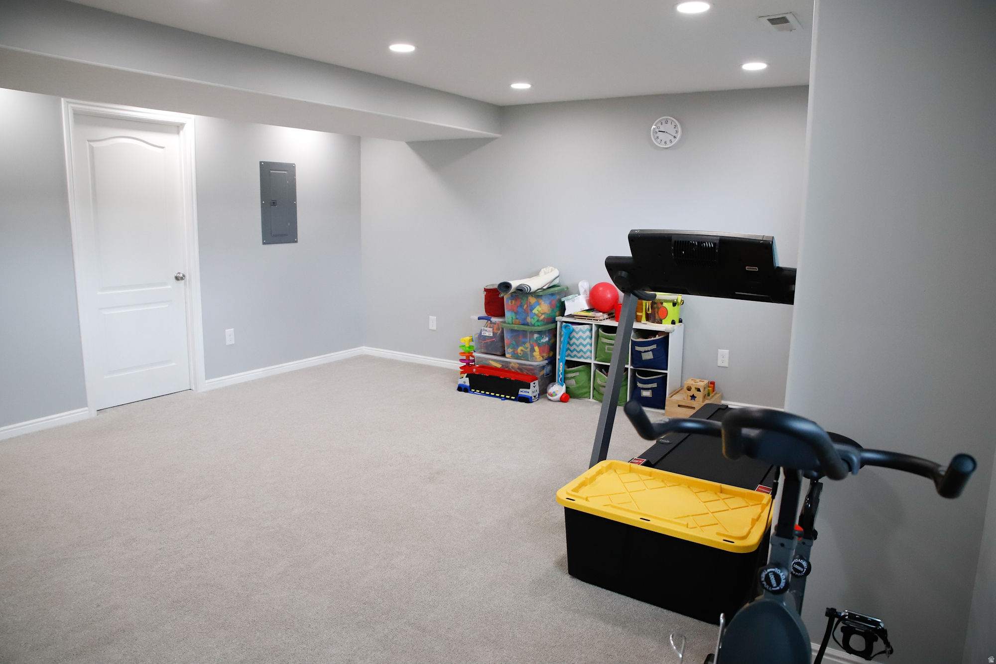 COUNTRY MANOR - Residential