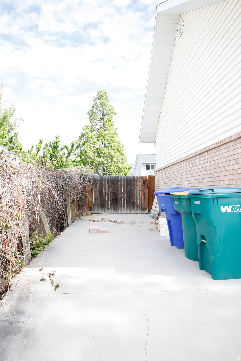 COUNTRY MANOR - Residential