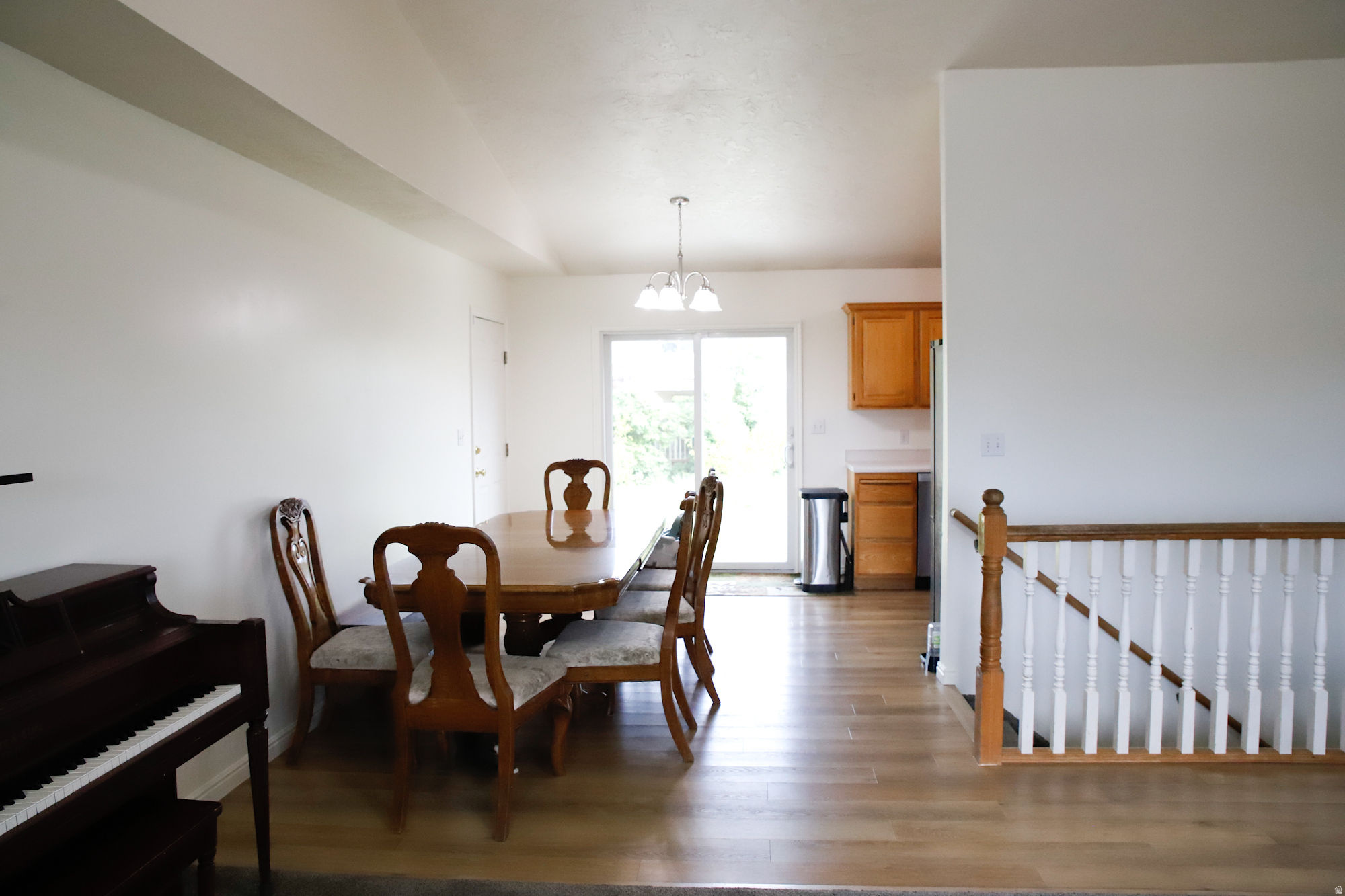 COUNTRY MANOR - Residential